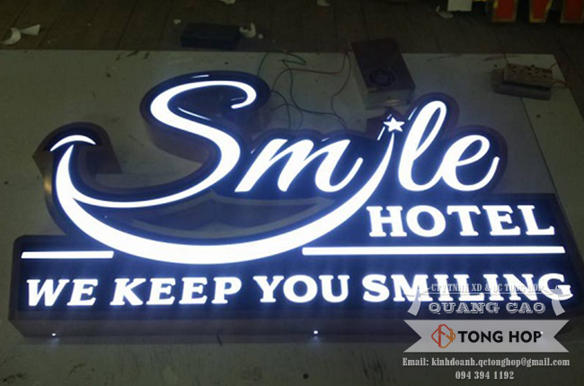 bảng hiệu gắn chữ inox lồng mica đẹp