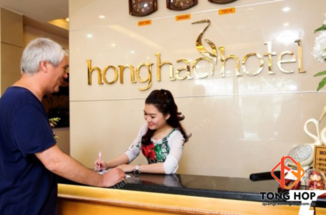 bảng hiệu quầy lễ tân