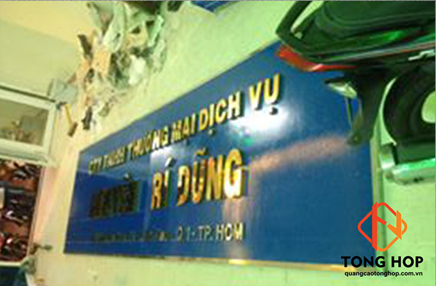 thi cong bang hieu chu inox vang