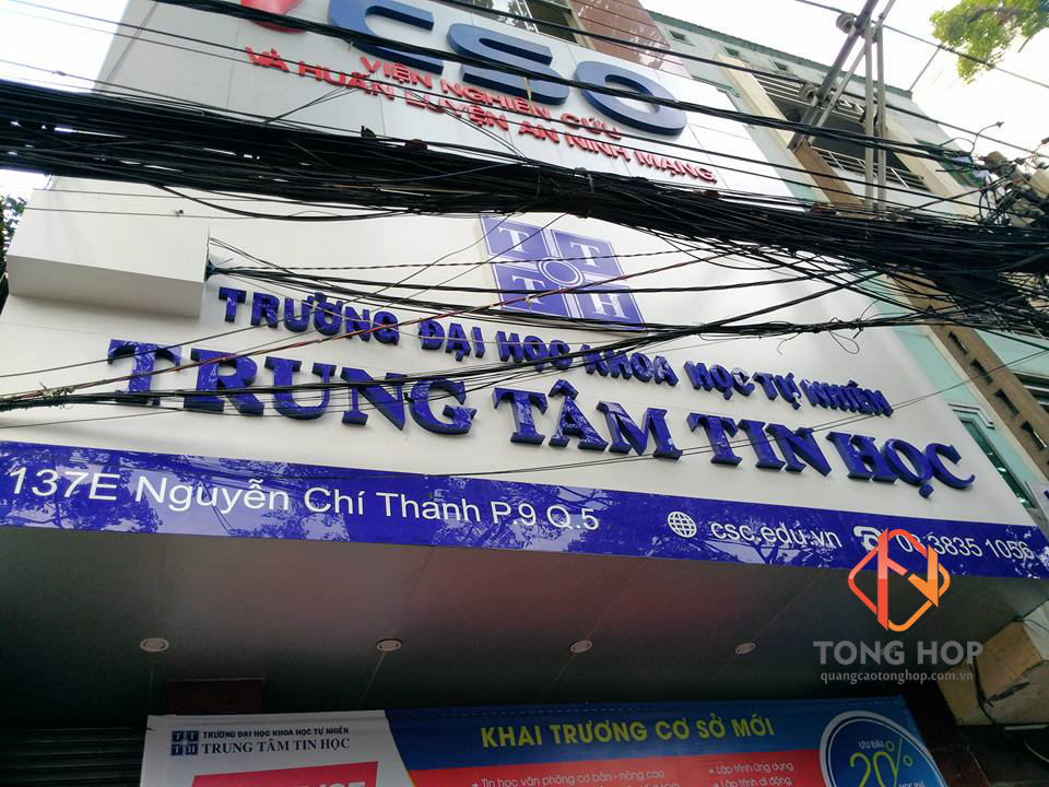 Bảng hiệu chữ mica có đèn Trung Tâm Tin Học - Đại Học Khoa Học Tự Nhiên