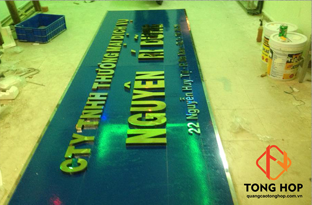 Bảng hiệu chữ nổi inox vàng công ty Nguyên Rí Dũng