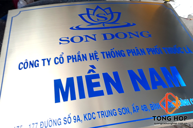 gia cong bang hieu cong ty inox an mon tren inox xuoc