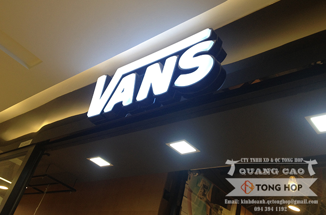 6 mẫu bảng hiệu shop thời trang quần áo gắn chữ nổi đẹp