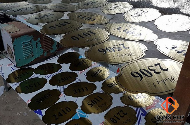 bảng số phòng khách sạn bằng inox ăn mòn