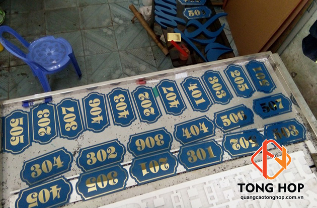 bien so phong an mon tren inox