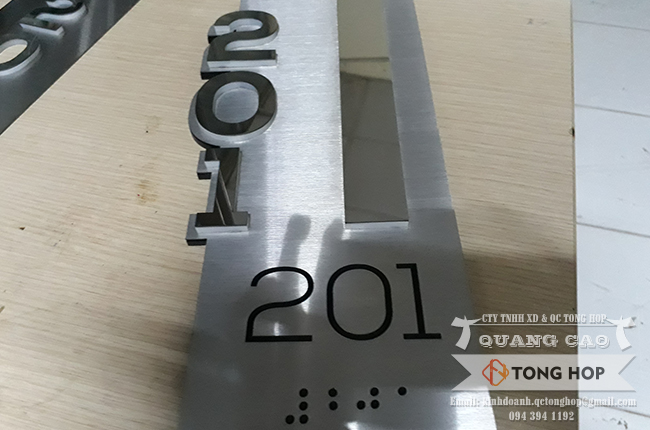 bảng số phòng cao cấp bằng chất liêu inox ăn mòn