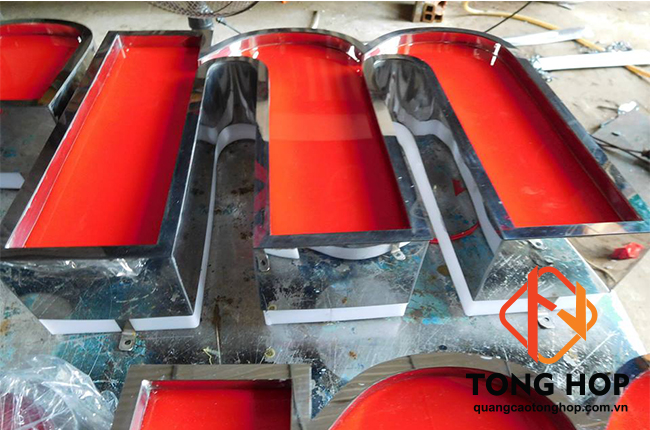 chu inox giat cap long mica