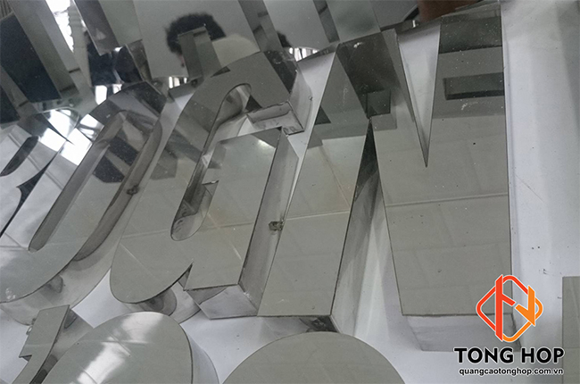 chu inox trang gia cong tai xuong