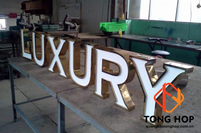 chu inox vang giat cap long mica luxury