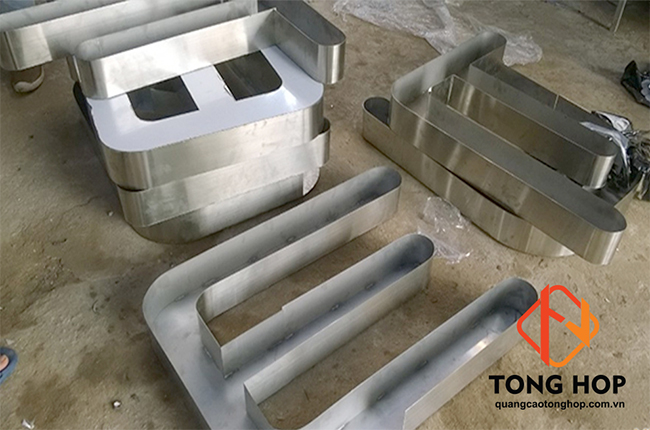 san xuat chu inox xuoc gia re