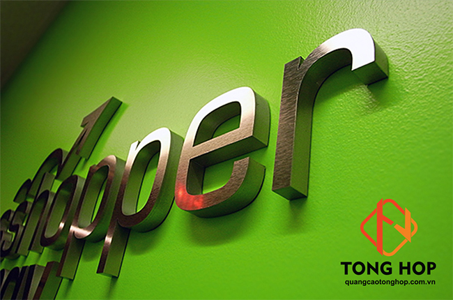 thi cong chu inox quay le tan gia re