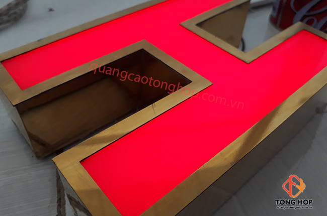 gia công chữ inox lồng mica giá rẻ