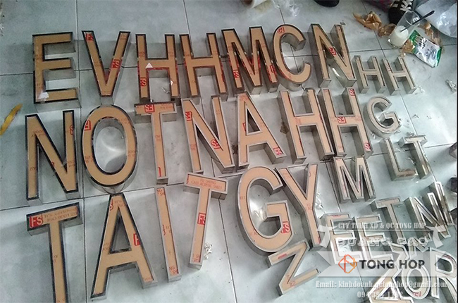 gia công chữ inox trắng lồng mica tại ca mau