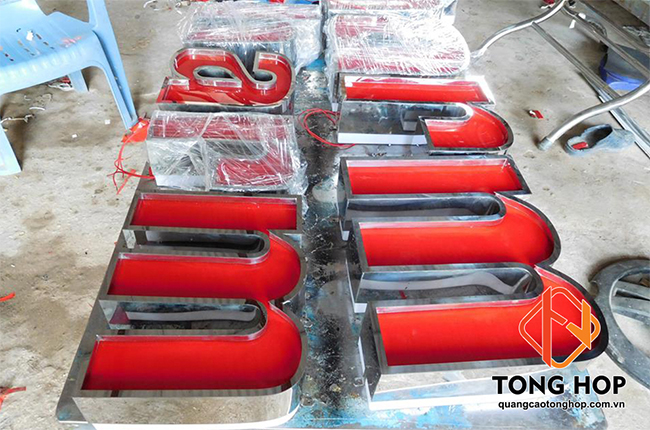 gia cong chu inox trang giat cap