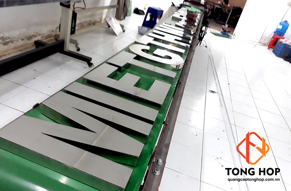 nhan gia cong chu noi inox 304 tai binh thanh