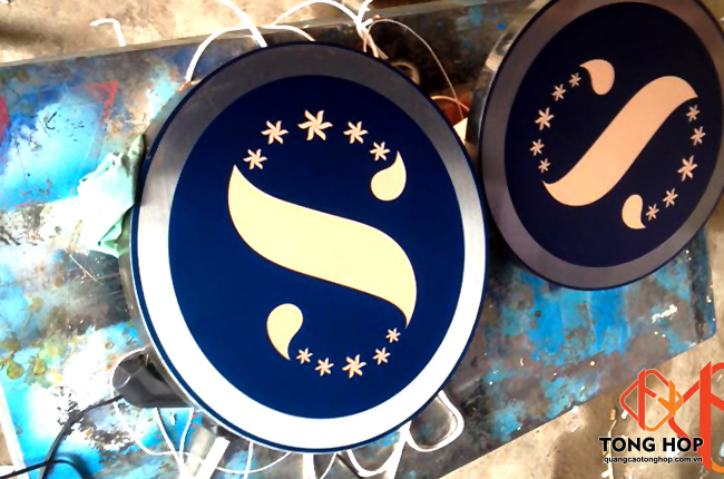 gia cong logo bang inox an mon gia re