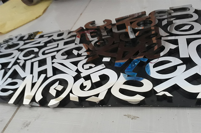 gia công chữ inox trắng quận 10