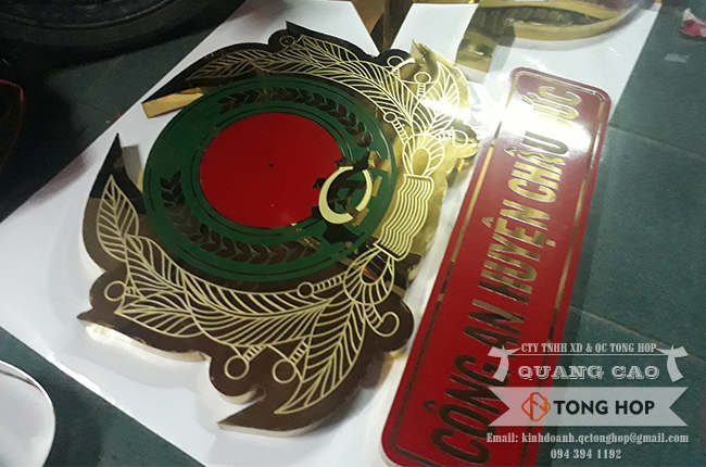 logo bo cong an inox vang an mon dep