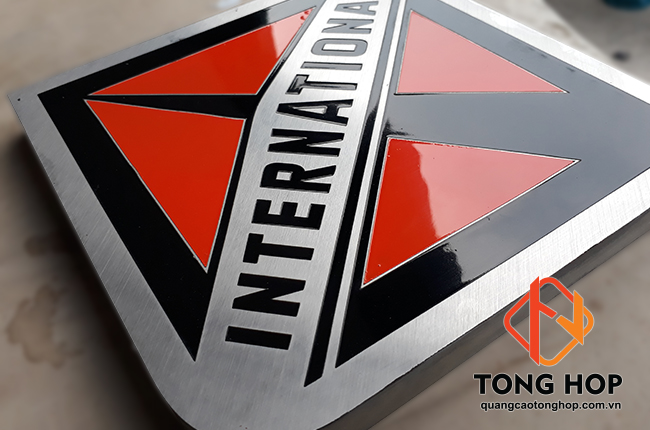 logo inox trang xuoc an mon