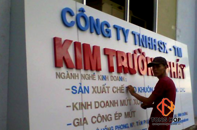 mẫu bảng hiêu đá hoa cương gắn chữ nổi mica đẹp