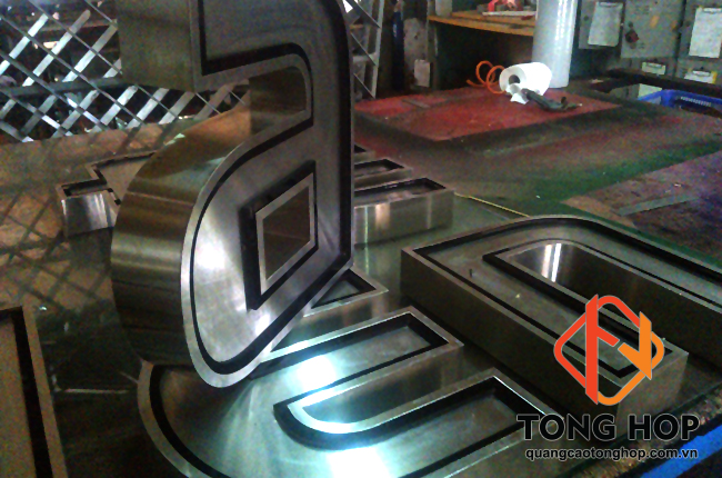 Mẫu chữ nổi inox trắng xước cho bảng hiệu quảng cáo đẹp