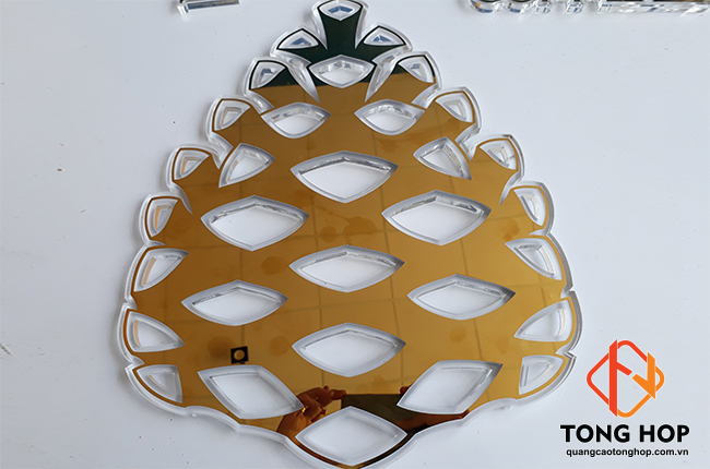 mẫu chữ inox vàng đẹp kết hợp với mica trong