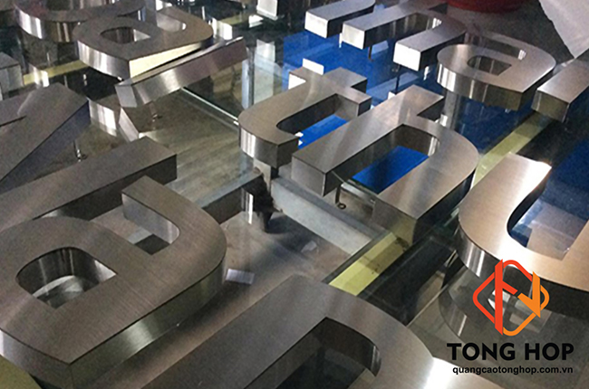 mau chu inox trang xuoc dep