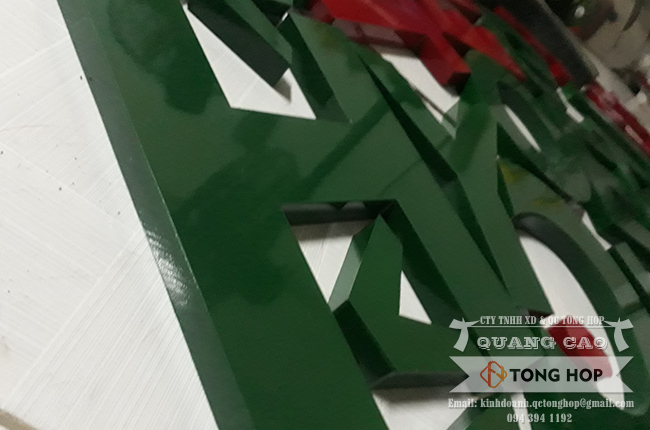 thi công bảng hiệu chữ inox sơn tại quận 2