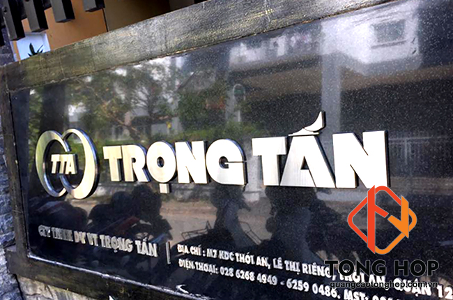 thi cong bang hieu chu-inox-tren-bang-da-hoa-cuong-granite-dep