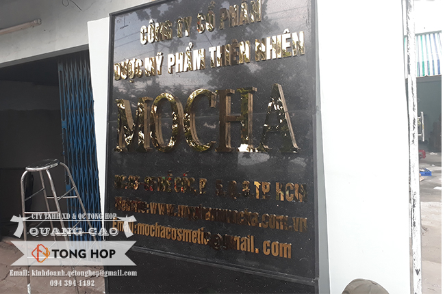 thi công làm bảng hiệu gắn chữ inox vàng tại quận 8