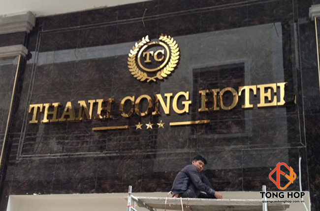 thi công làm bảng hiêu khách sạn